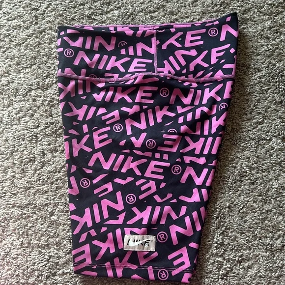 Nike One Dri-Fit women’s 7” icon clash training shorts - Picture 6 of 8